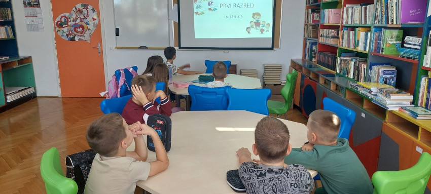 Prvašići u knjižnici
