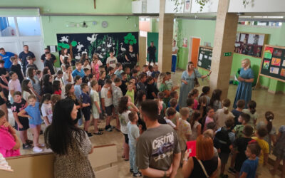 Svjedodžbe, pohvalnice, oproštaj osmaša…
